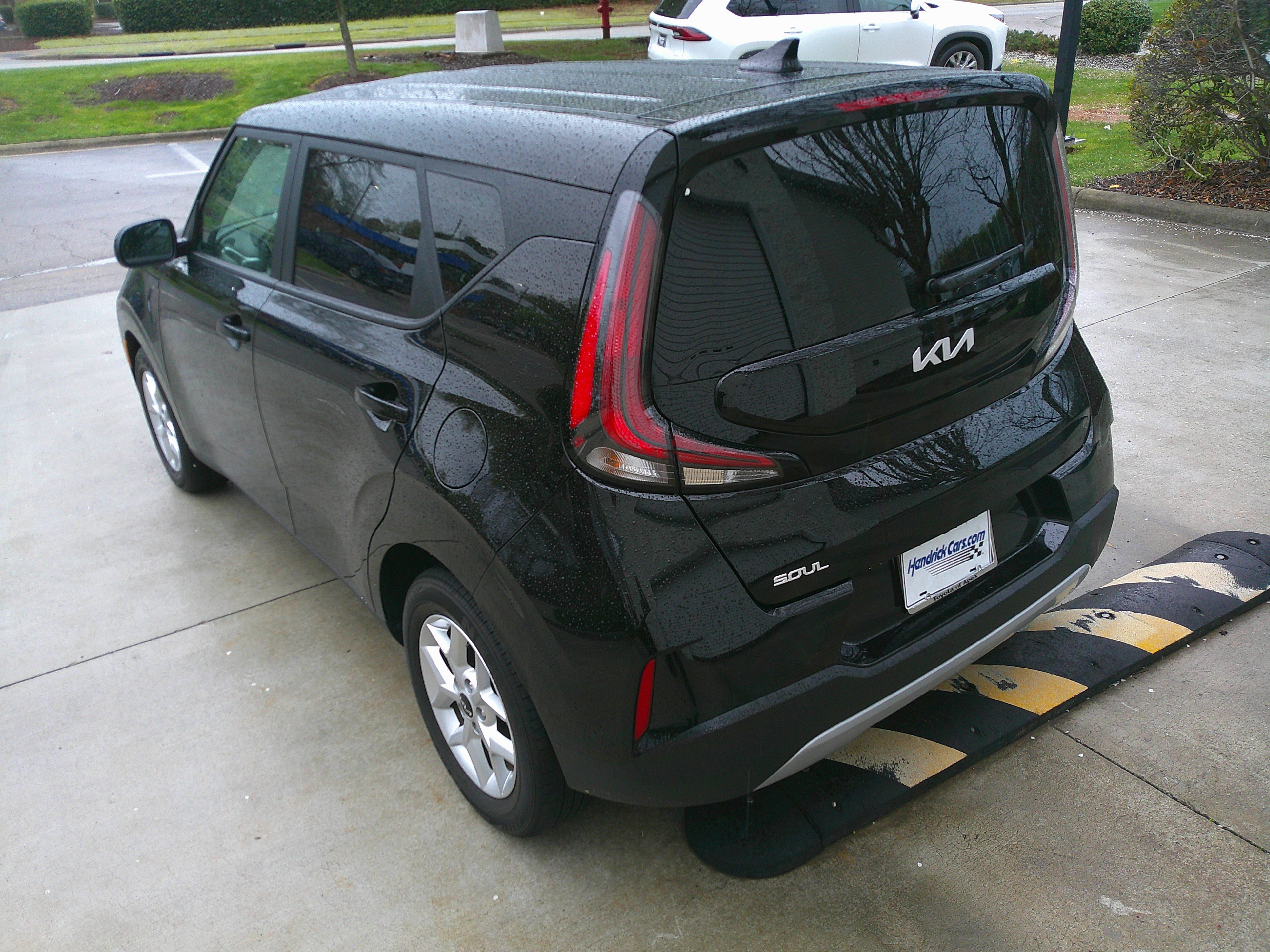 Used 2025 Kia Soul LX w/ LX Technology Package image 11