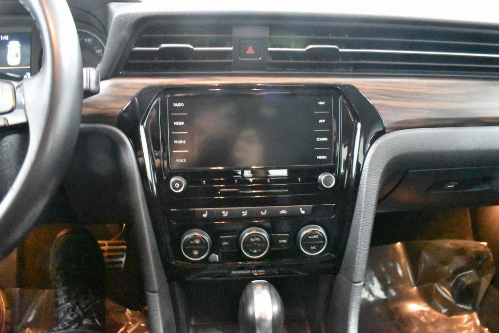 Used 2020 Volkswagen Passat 2.0T SEL image 22