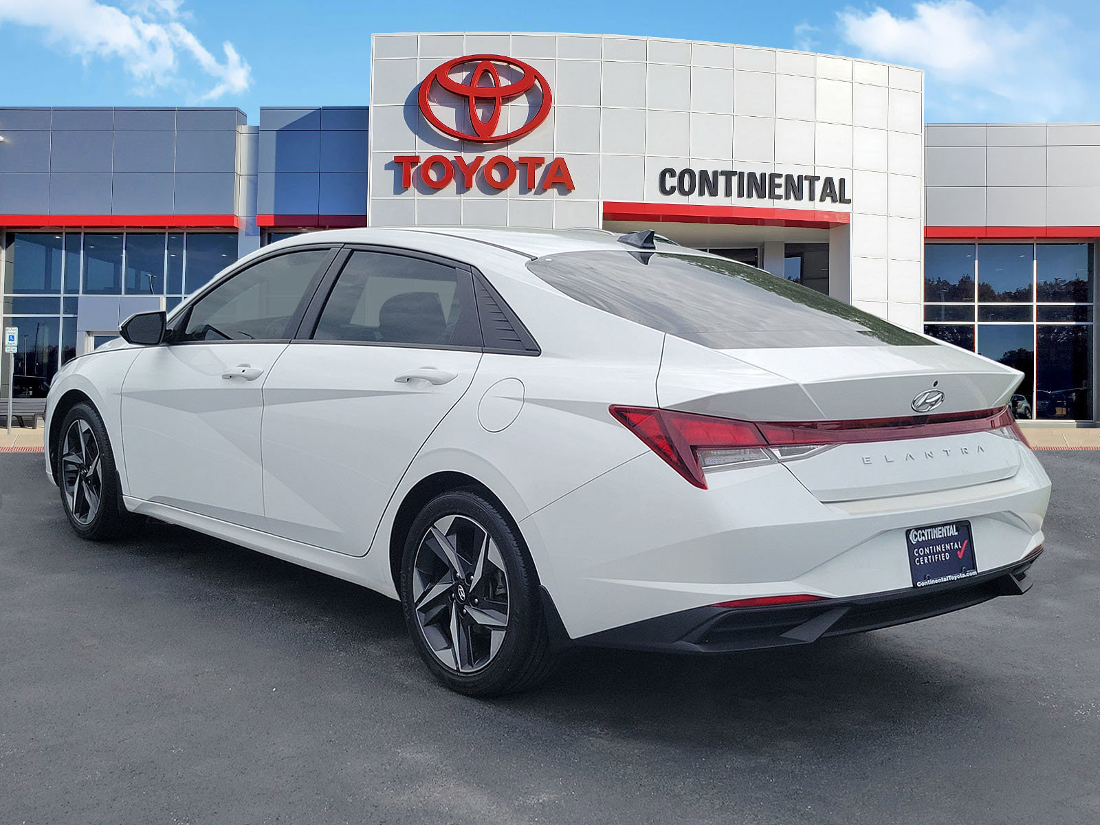 Used 2023 Hyundai Elantra SEL w/ Convenience Package FWD image 4