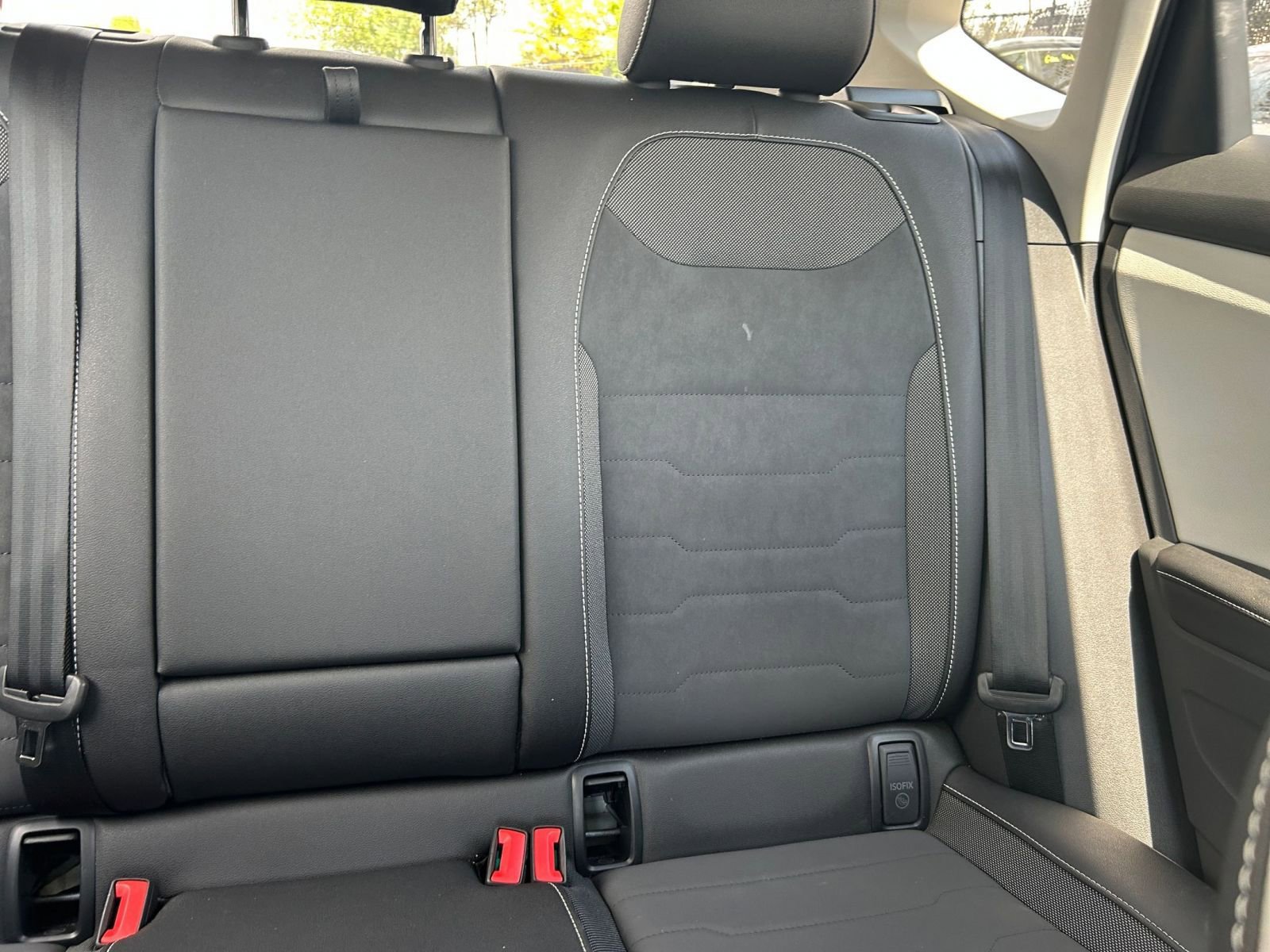 Used 2025 Volkswagen Taos SE FWD image 32