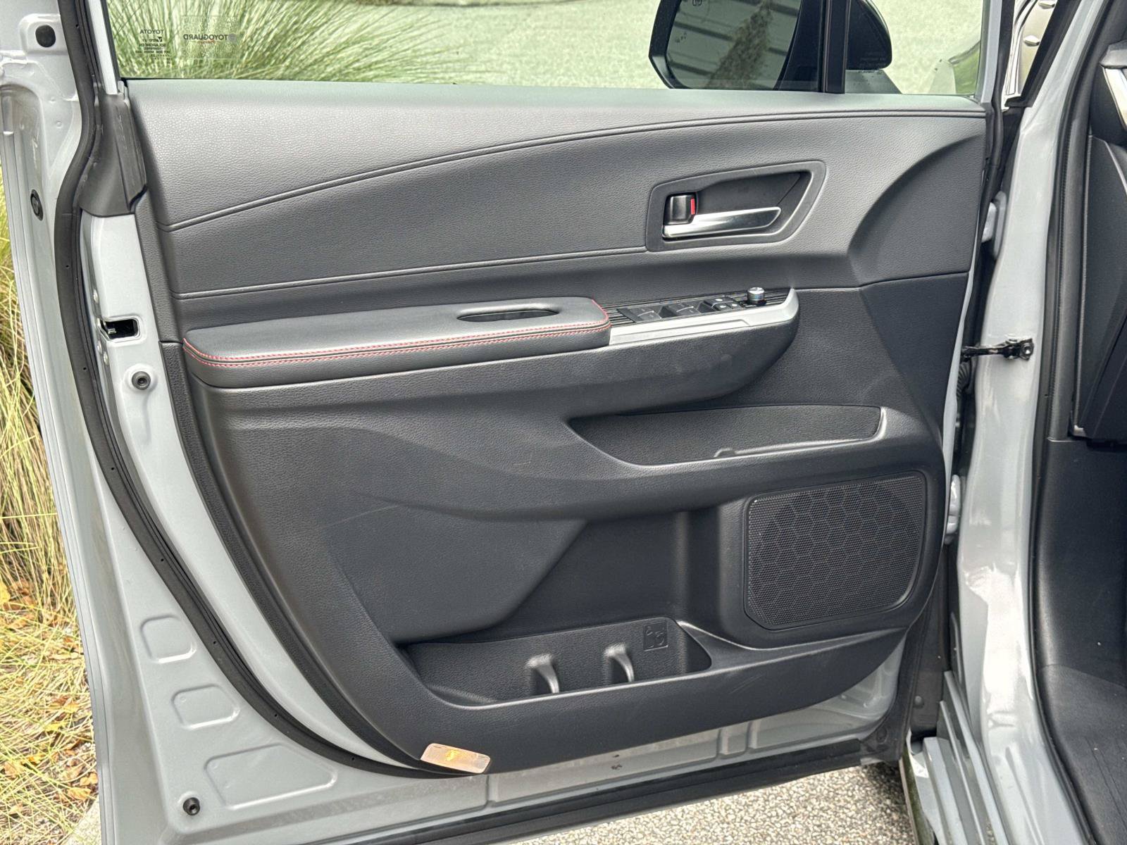 Used 2025 Toyota Sienna XSE w/ XSE Plus Package FWD image 19