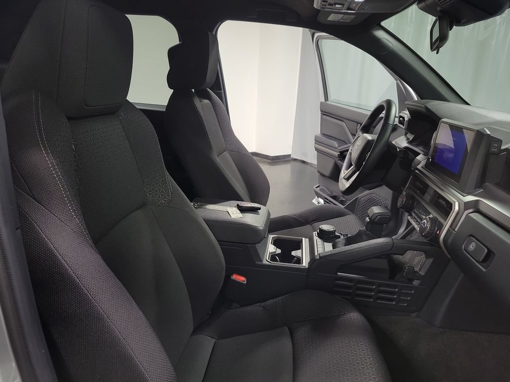 Used 2025 Toyota 4Runner SR5 AWD/4WD image 32