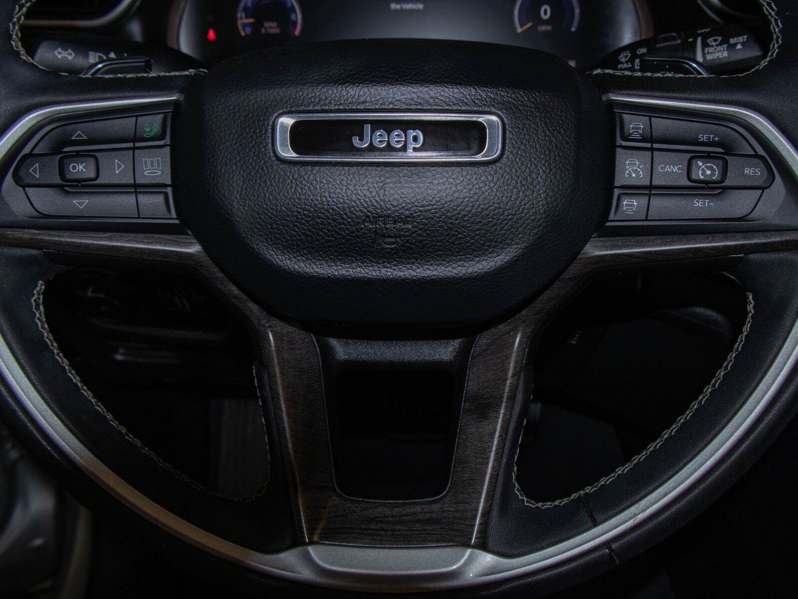 Used 2023 Jeep Grand Cherokee L Limited w/ Luxury Tech Group II AWD/4WD image 12