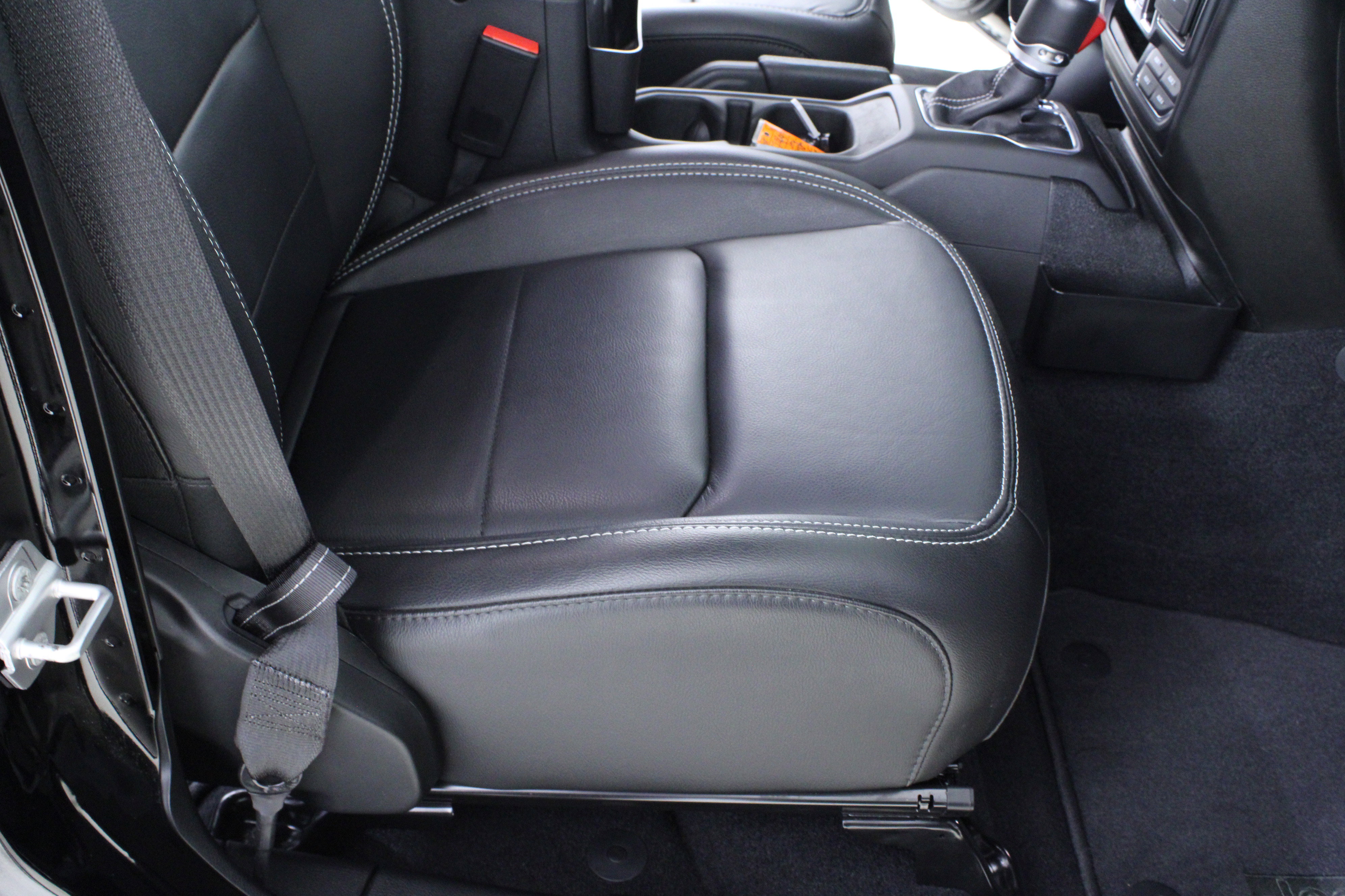 Used 2023 Jeep Wrangler Sahara w/ Cold Weather Group image 18