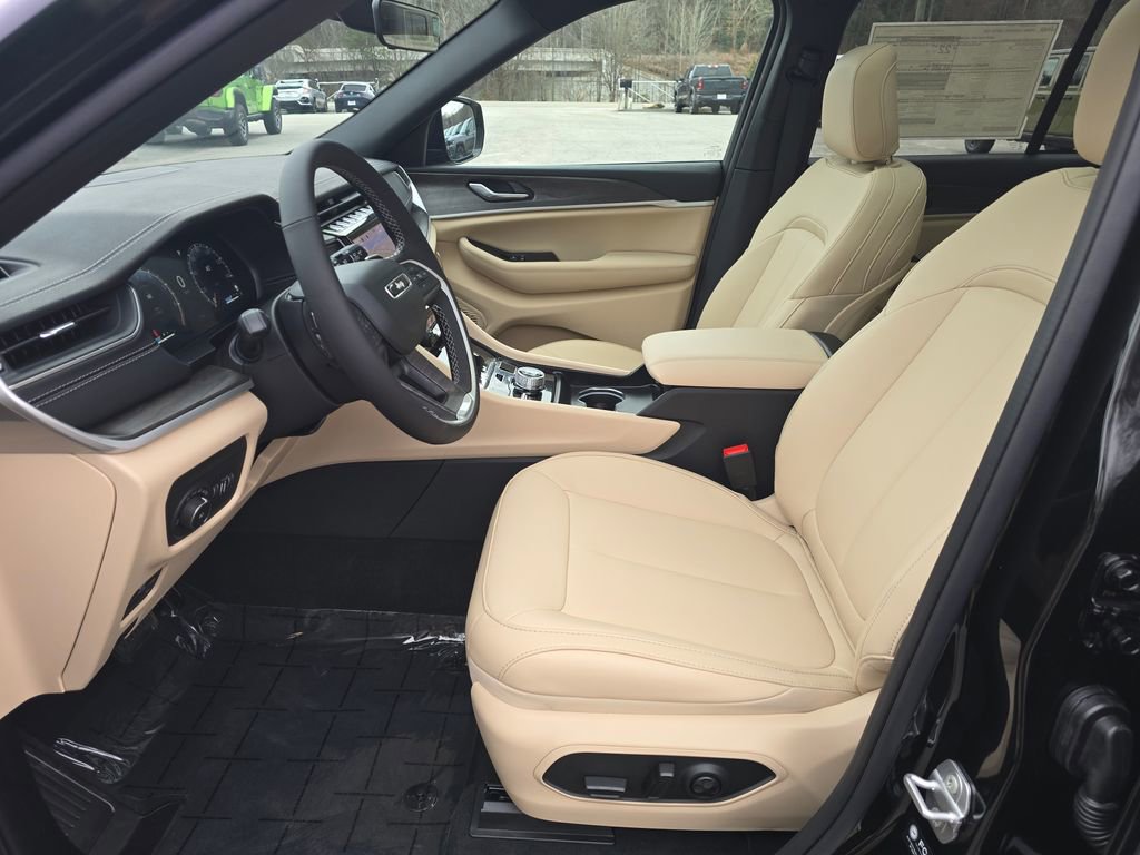 New 2025 Jeep Grand Cherokee Limited image 6