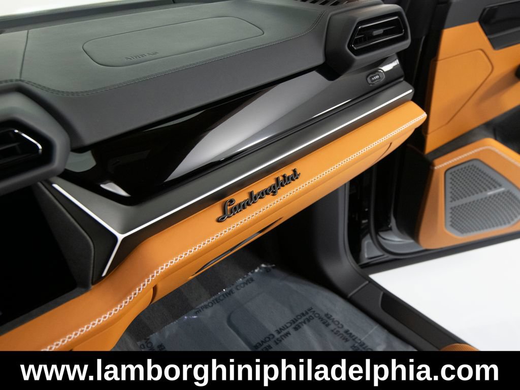 Used 2025 Lamborghini Urus SE AWD/4WD image 26