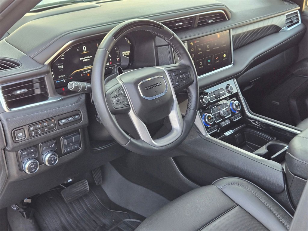 Used 2024 GMC Yukon XL Denali w/ Advanced Technology Package image 10