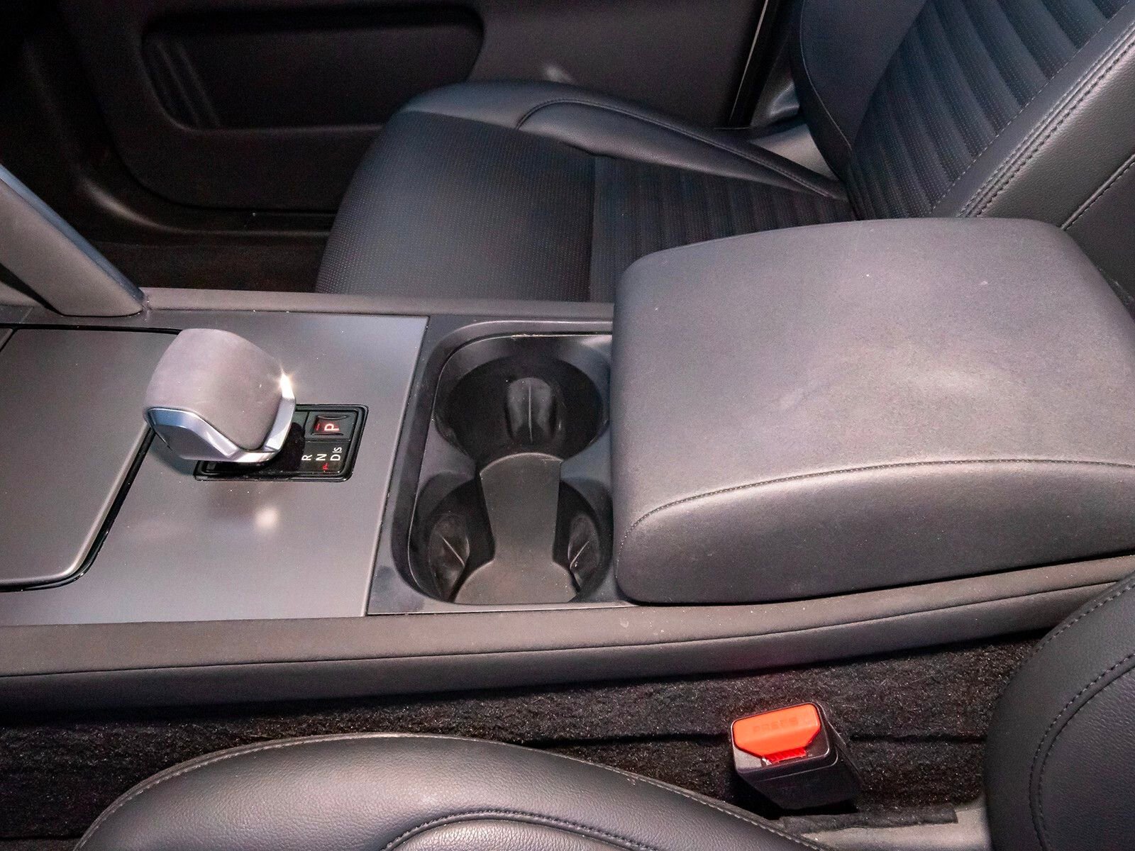 Used 2025 Land Rover Discovery Sport S image 28