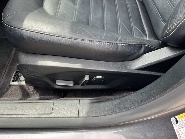 Used 2017 Ford Fusion SE w/ Fusion SE Technology Package FWD image 28