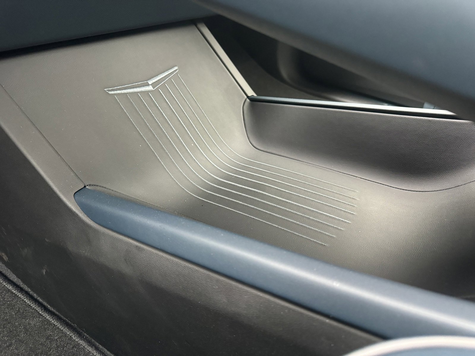 New 2025 Cadillac Escalade IQ Sport 2 image 31