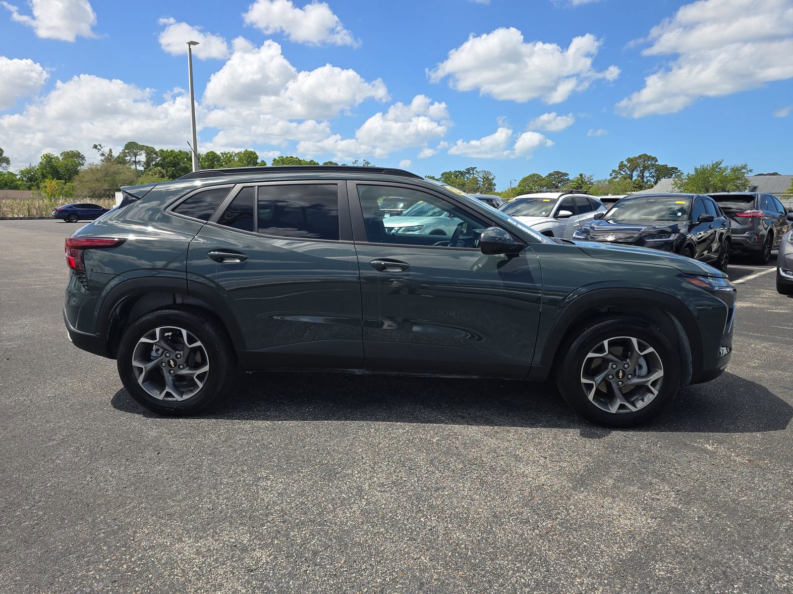 Used 2025 Chevrolet Trax LT w/ Driver Confidence Package image 3