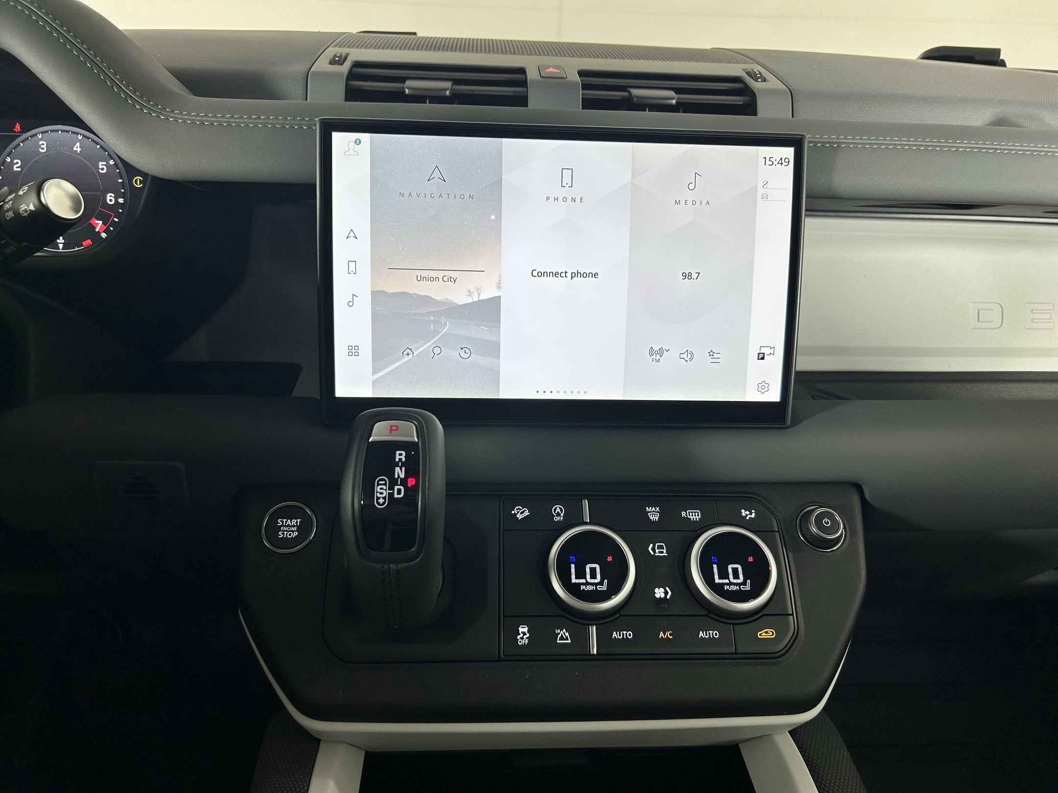 New 2025 Land Rover Defender 110 S image 22