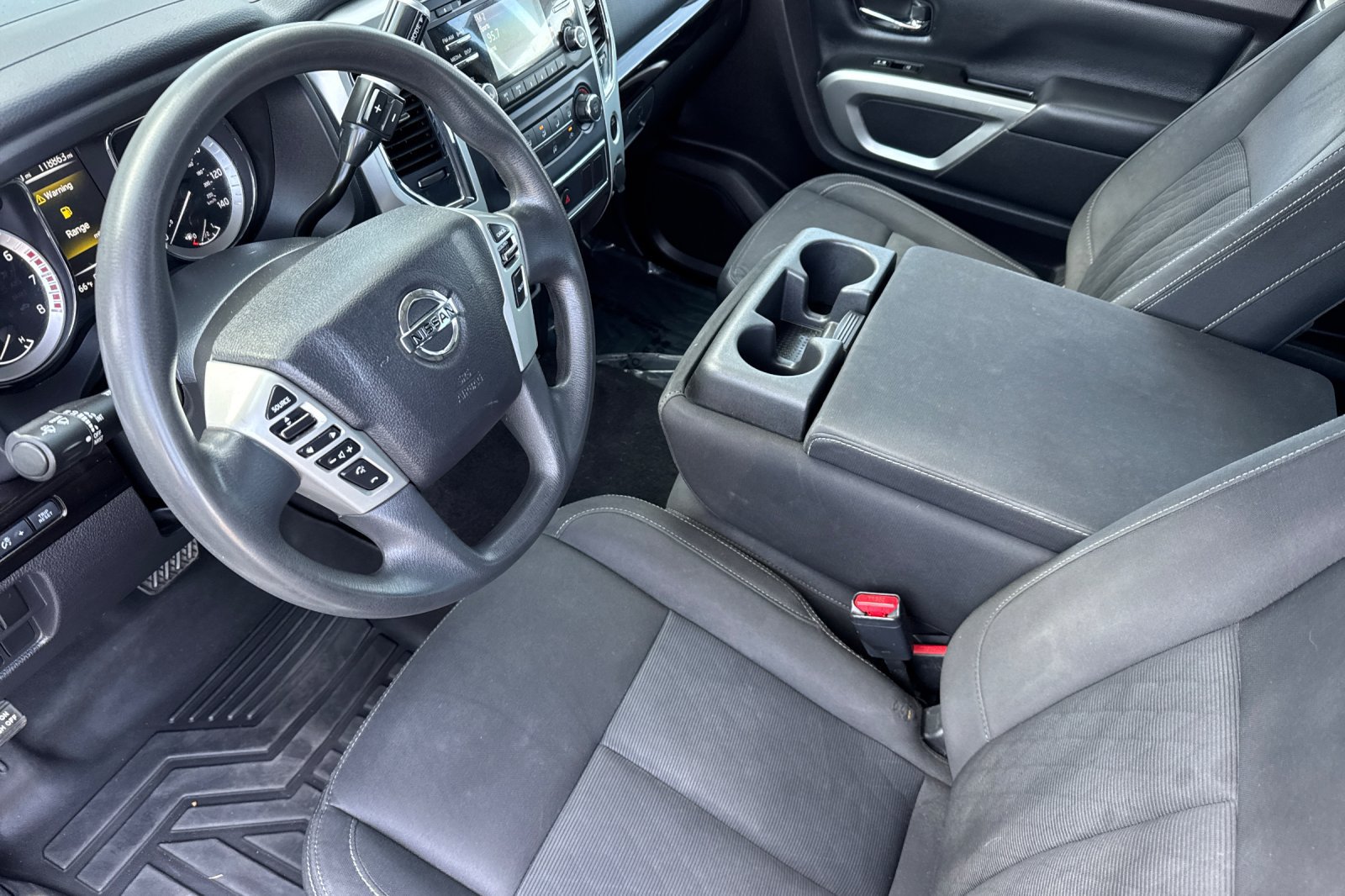 Used 2017 Nissan Titan SV AWD/4WD image 10
