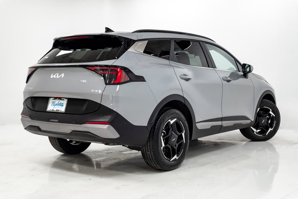Certified 2026 Kia Sportage EX w/ EX Panoramic Sunroof Package AWD/4WD image 30