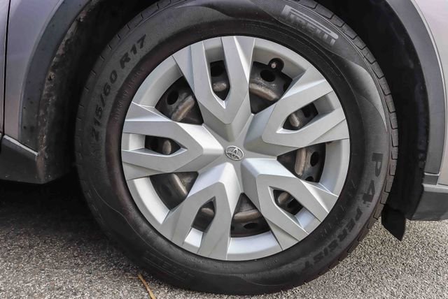 Used 2020 Toyota C-HR LE image 11