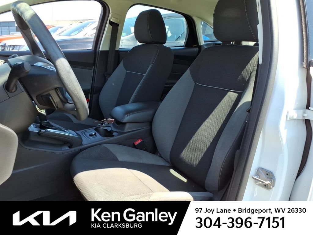 Used 2014 Ford Focus SE w/ SE Winter Package FWD image 12