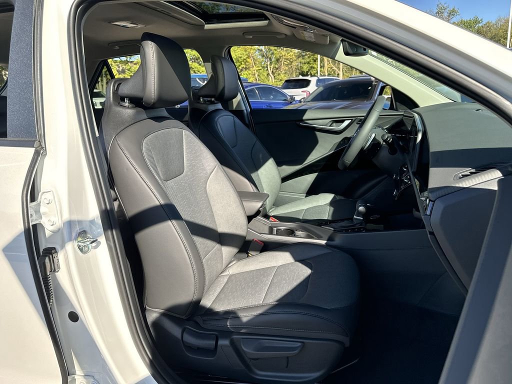 Used 2025 Kia Niro SX Touring image 35