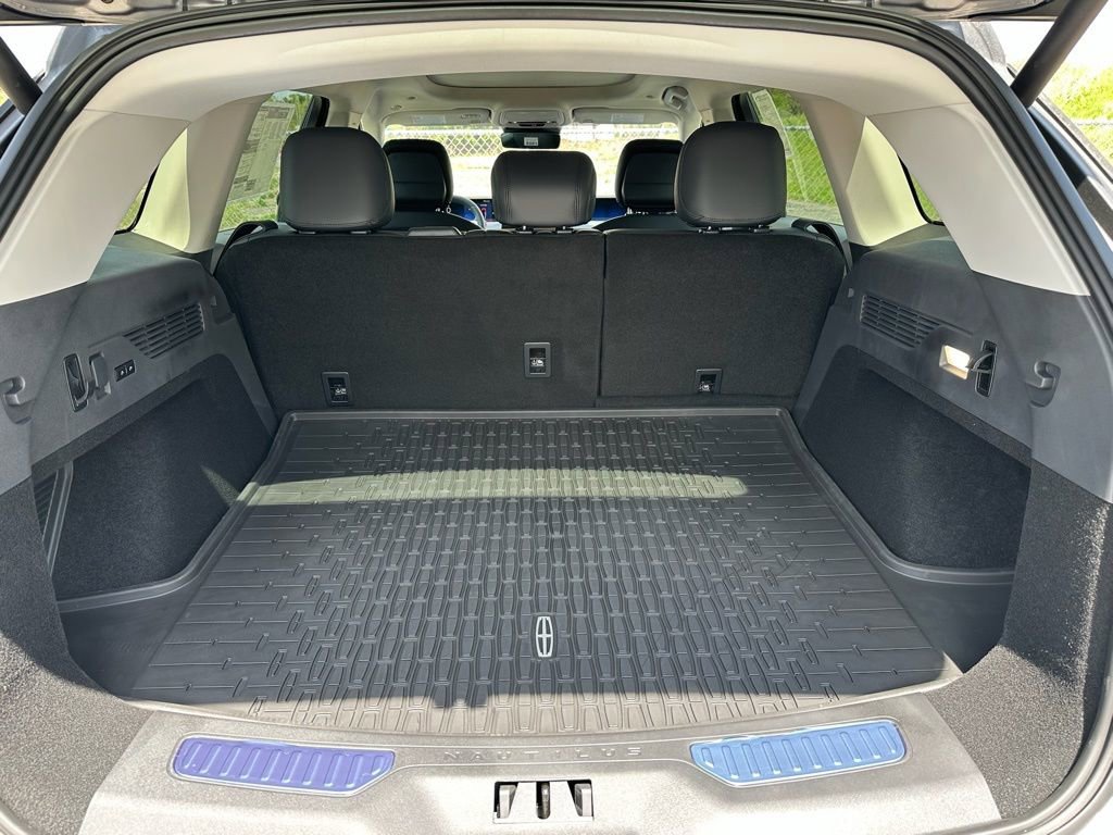 New 2026 Lincoln Nautilus Premier w/ Equipment Group 102A AWD/4WD image 26