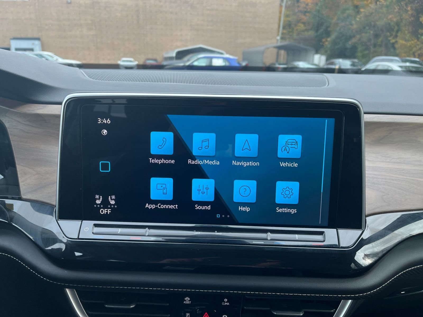 Used 2025 Volkswagen Atlas SE image 20