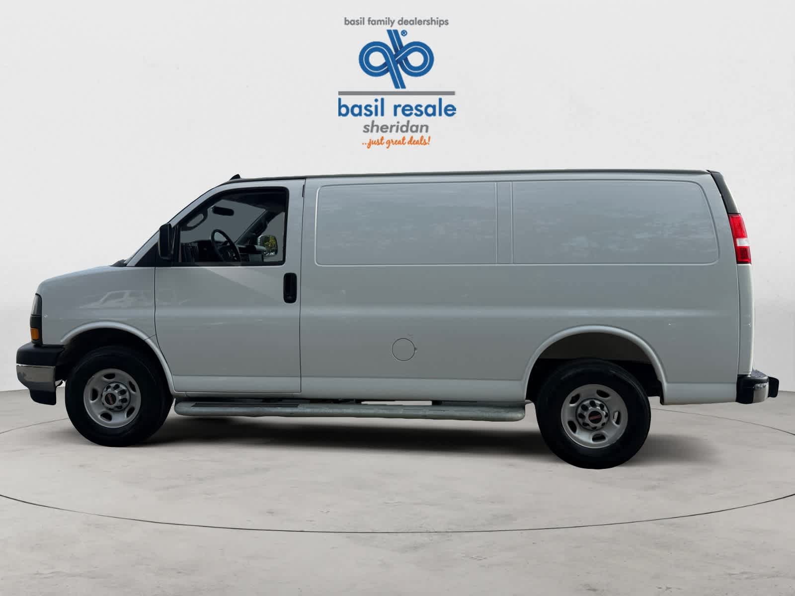 Used 2025 GMC Savana 2500 w/ Driver Convenience Package RWD image 3