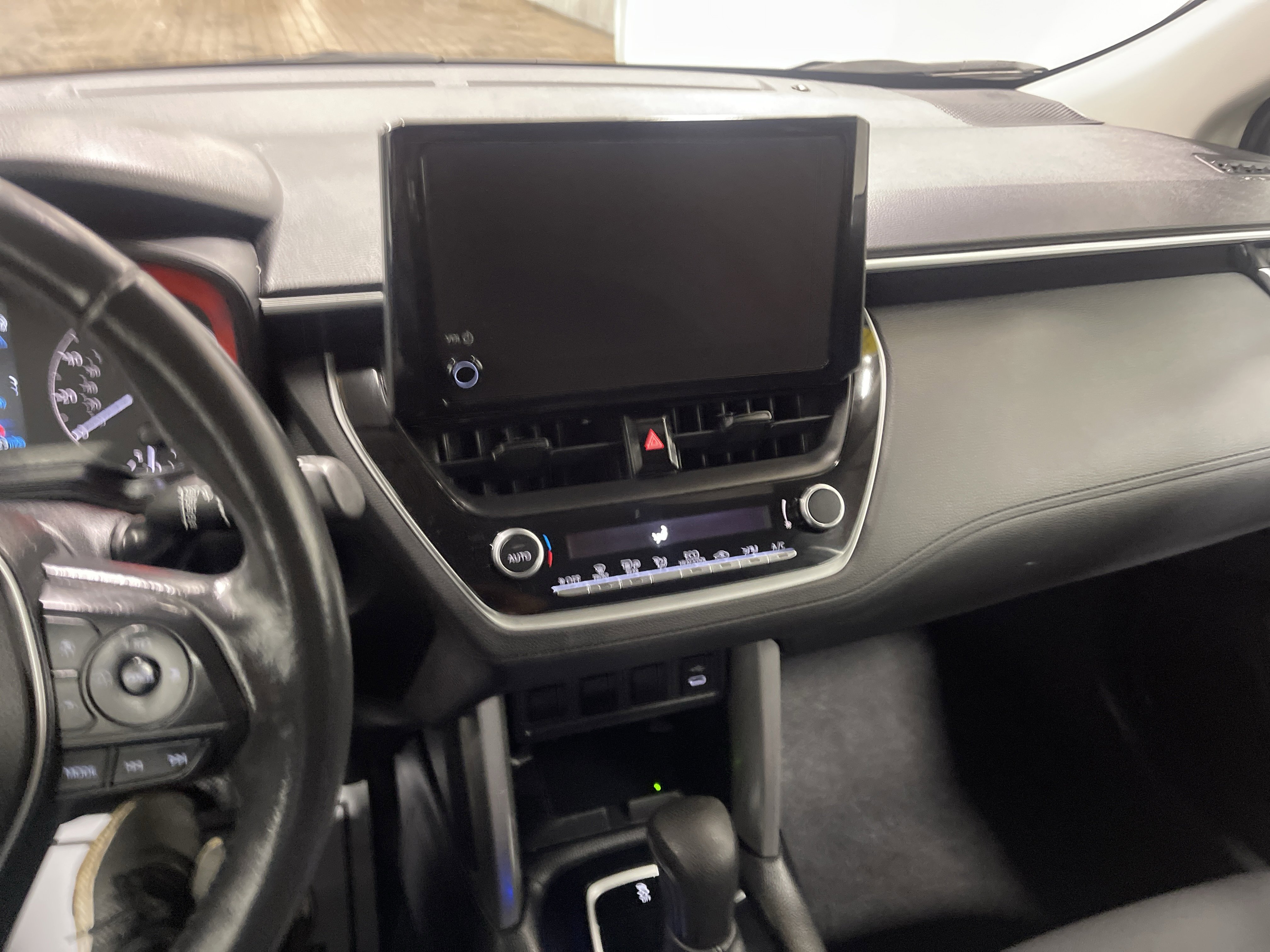 Used 2024 Toyota Corolla Cross LE image 28