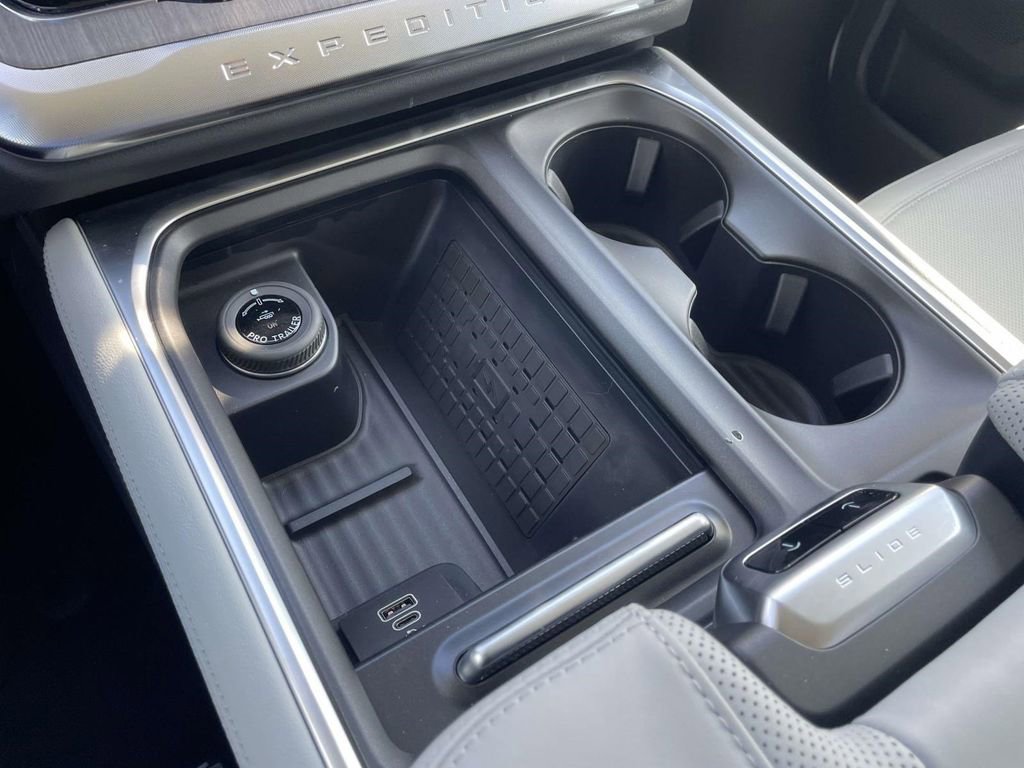 New 2025 Ford Expedition Max Platinum w/ Platinum Ultimate Package image 6