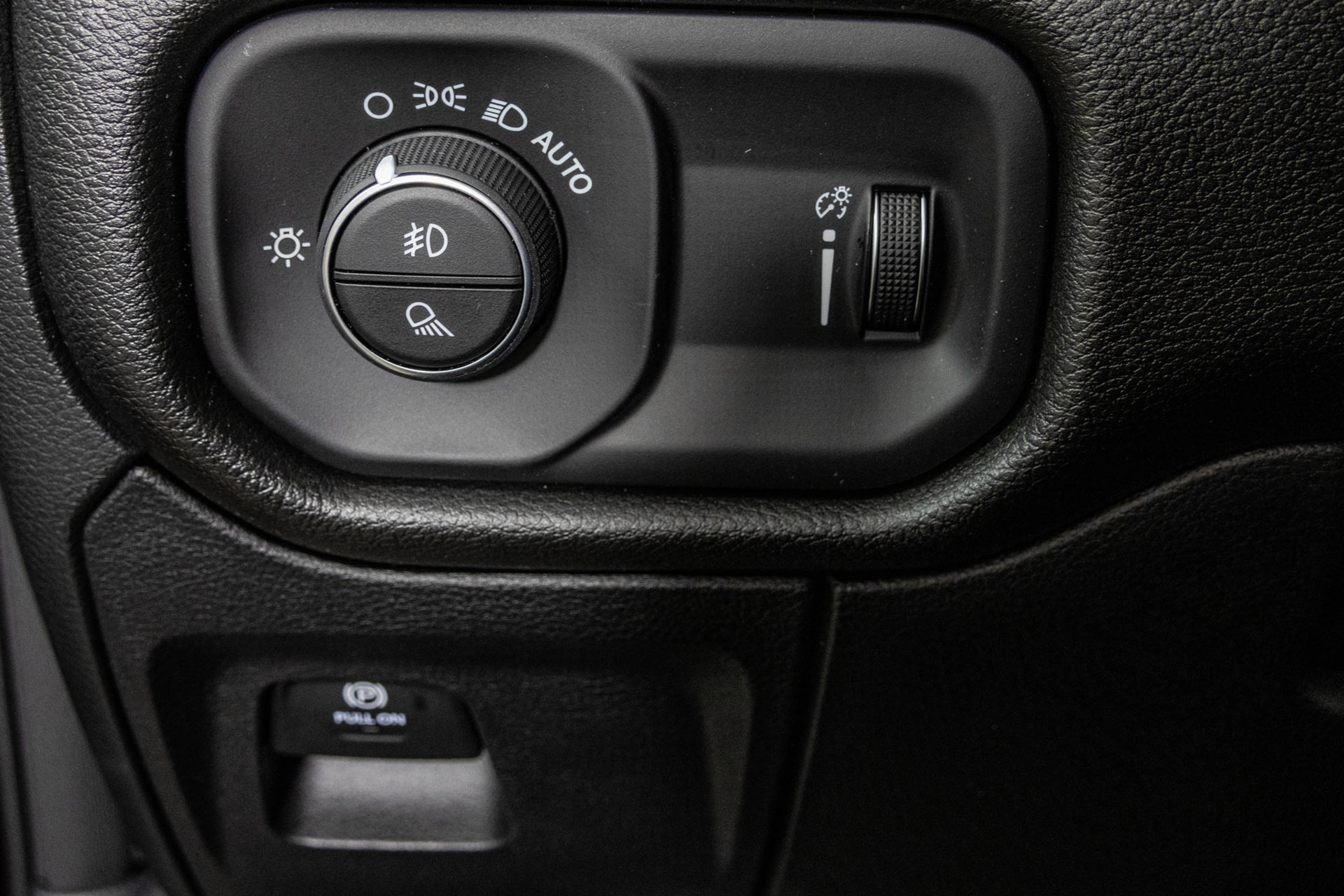 New 2026 RAM 1500 Express AWD/4WD image 32