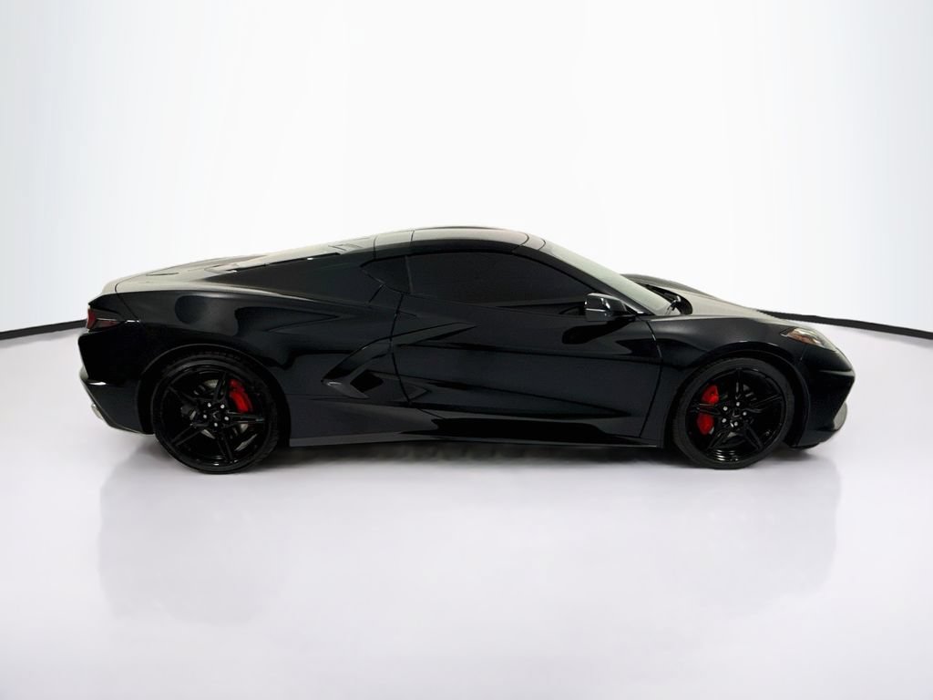 Used 2021 Chevrolet Corvette Stingray Coupe w/ Body-Color Dual Roof Package RWD image 4