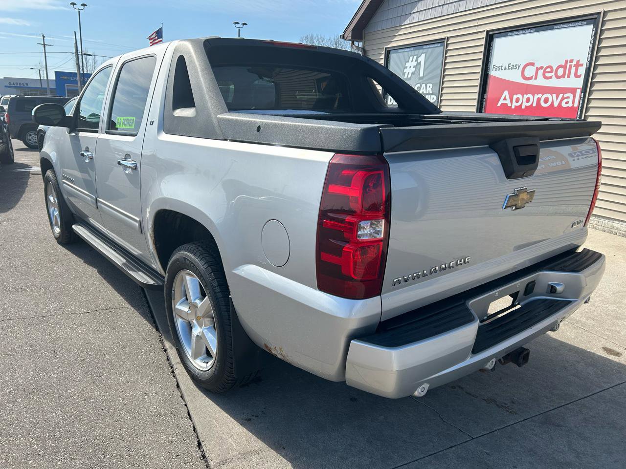 Used 2010 Chevrolet Avalanche LT w/ Regional Value Package image 7