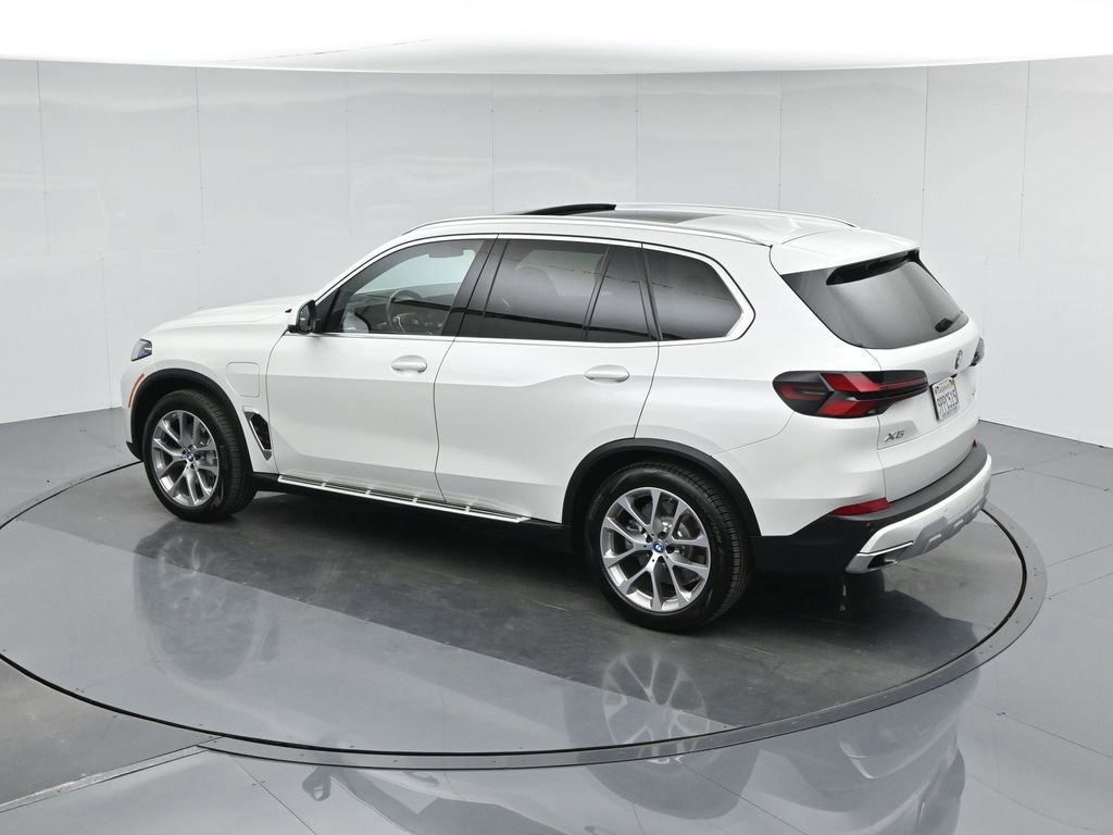 Used 2025 BMW X5 xDrive50e AWD/4WD image 46