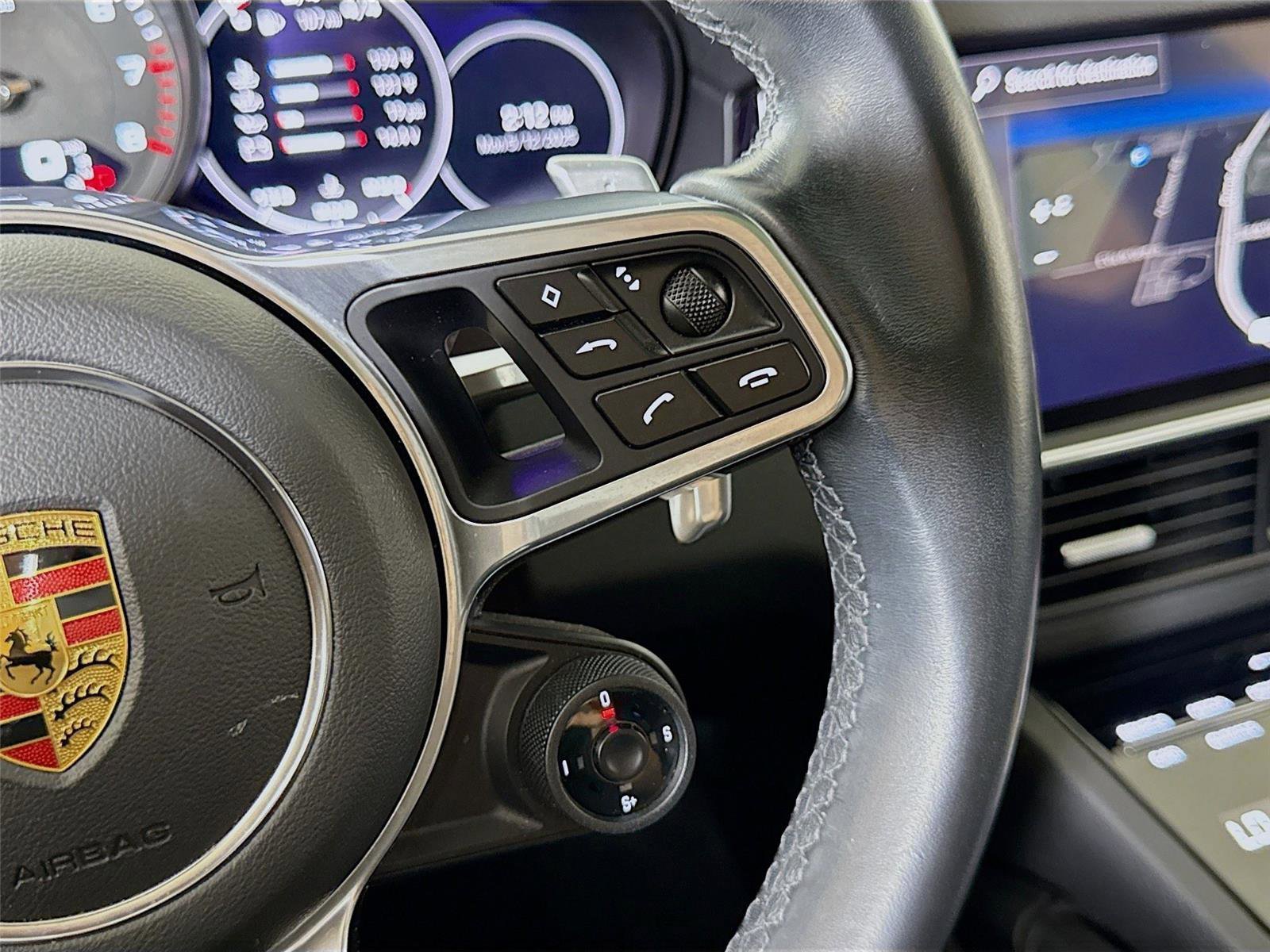 Used 2022 Porsche Cayenne Coupe w/ Premium Package image 22