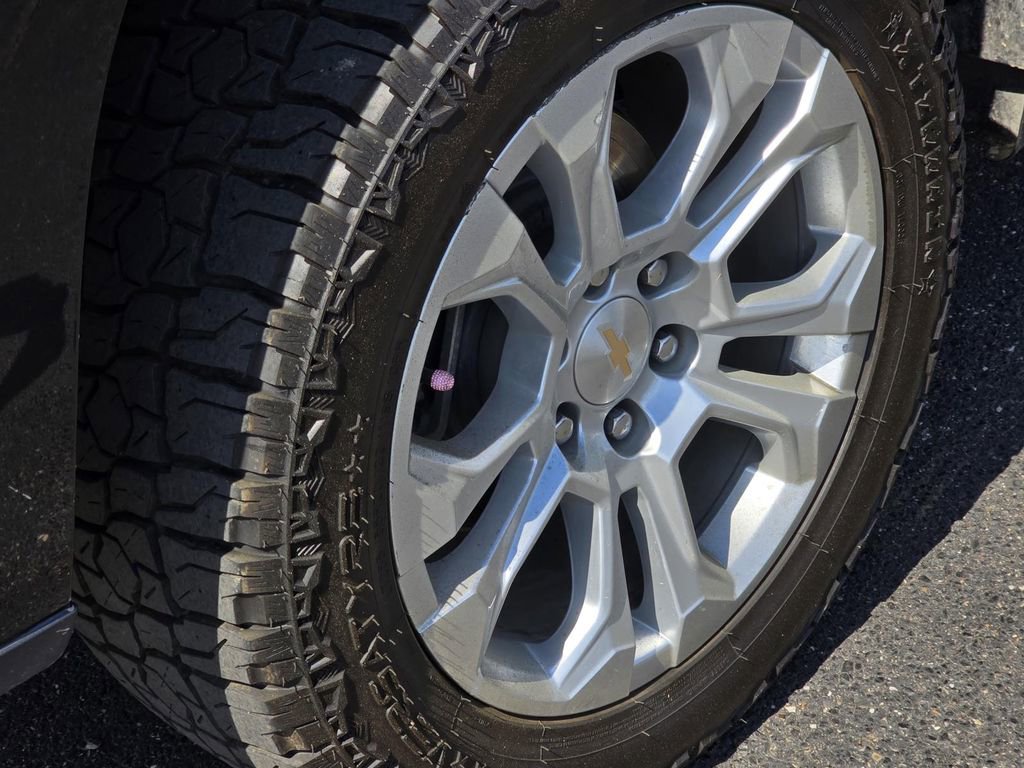 Used 2023 Chevrolet Silverado 1500 LTZ w/ Z71 Off-Road Package AWD/4WD image 5