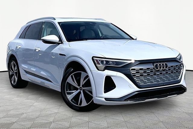 Used 2024 Audi Q8 e-tron Premium AWD/4WD image 11