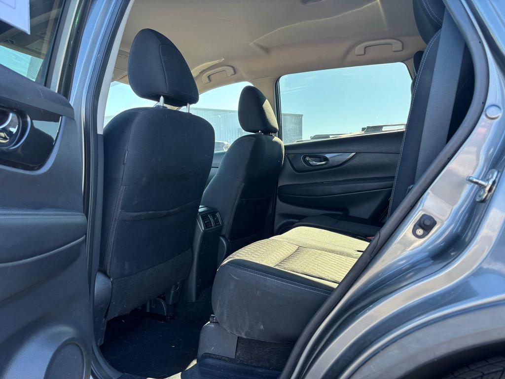 Used 2018 Nissan Rogue SV w/ Premium Package image 5