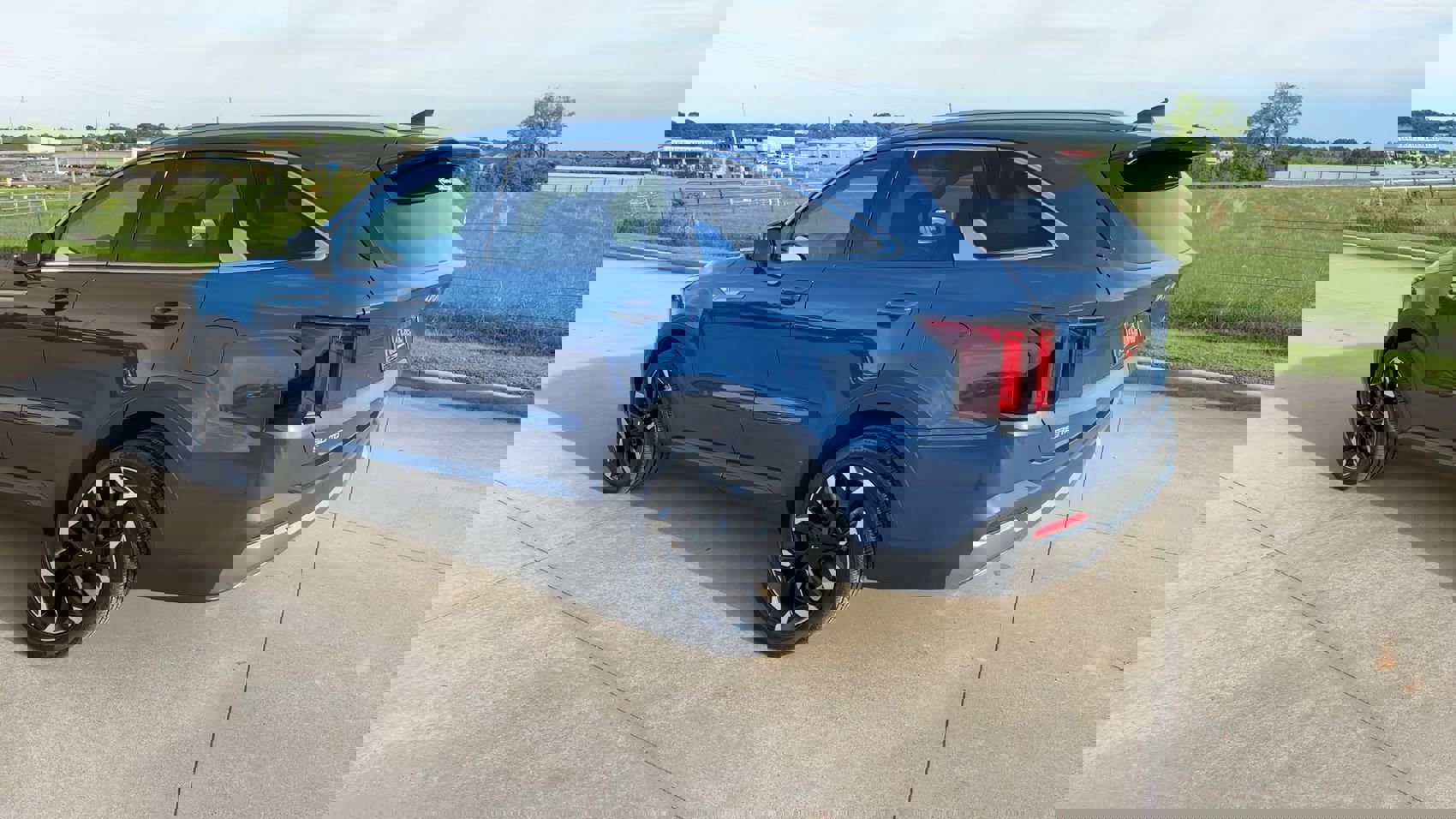 Used 2025 Kia Sorento EX w/ Panoramic Sunroof Package FWD image 7