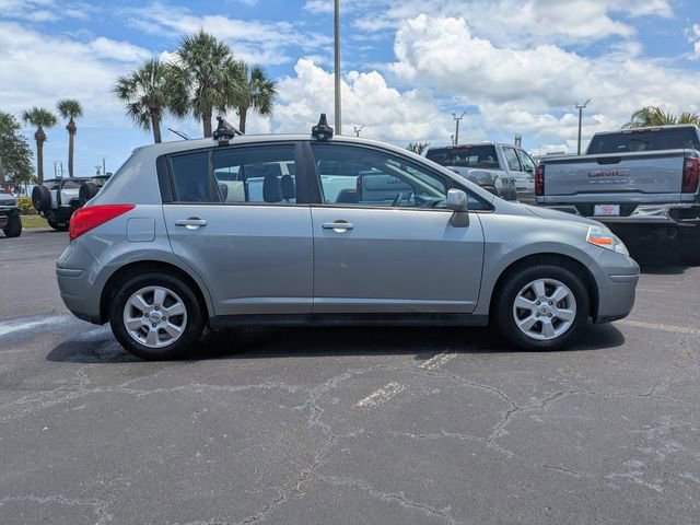 Used 2009 Nissan Versa Hatchback FWD image 3