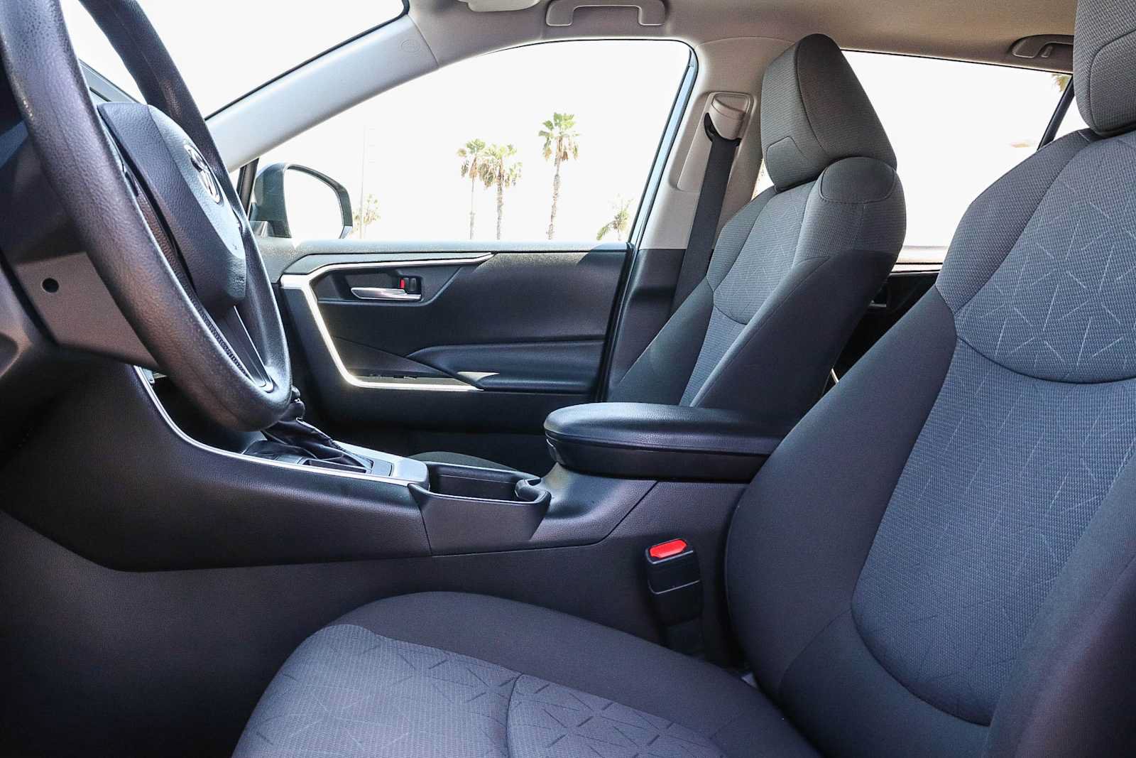 Used 2022 Toyota RAV4 XLE w/ Convenience Package FWD image 27