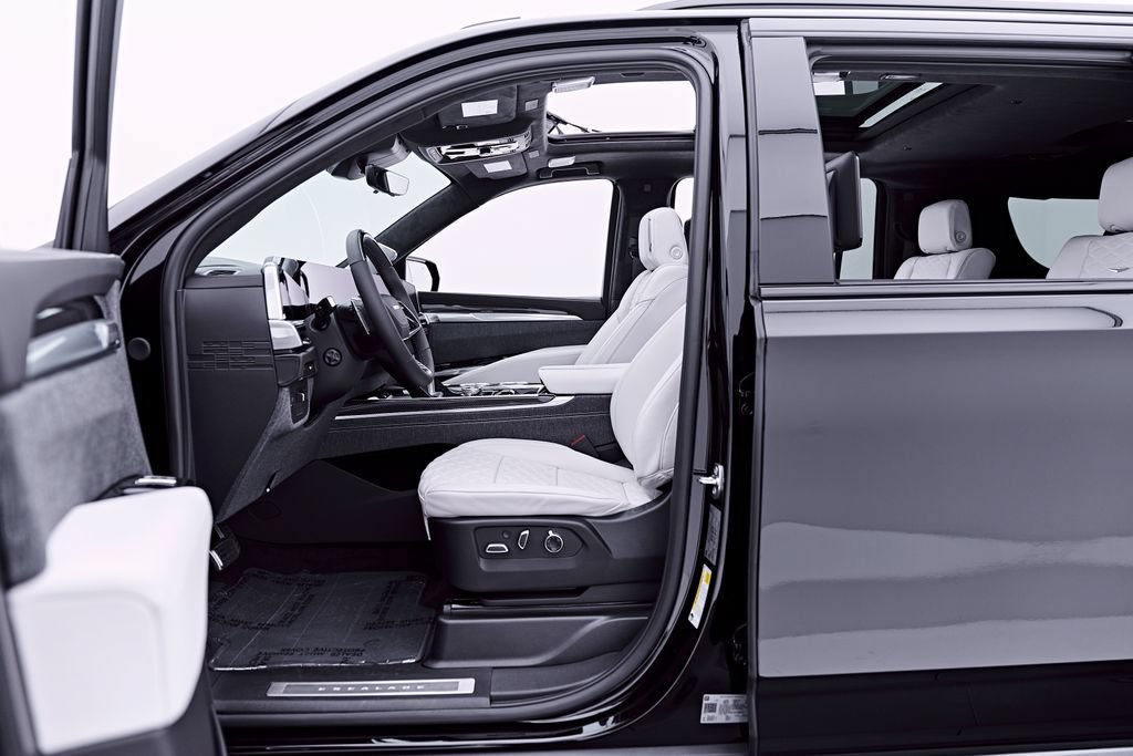 Used 2026 Cadillac Escalade ESV V AWD/4WD image 35
