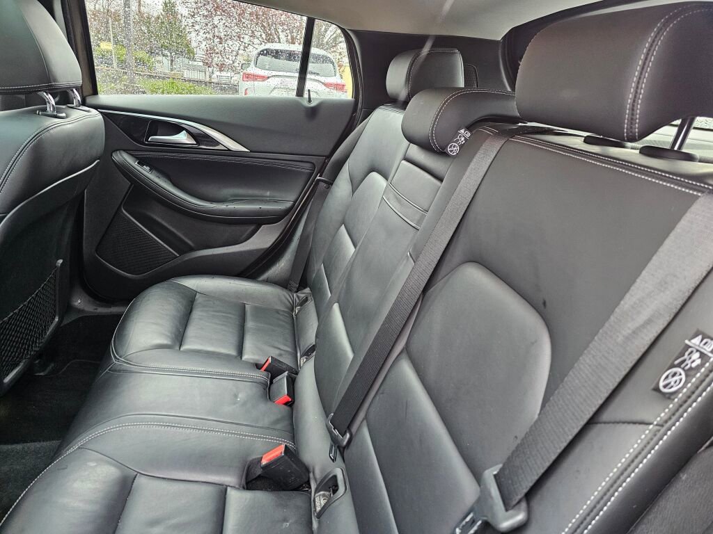Used 2017 INFINITI QX30 Premium image 21