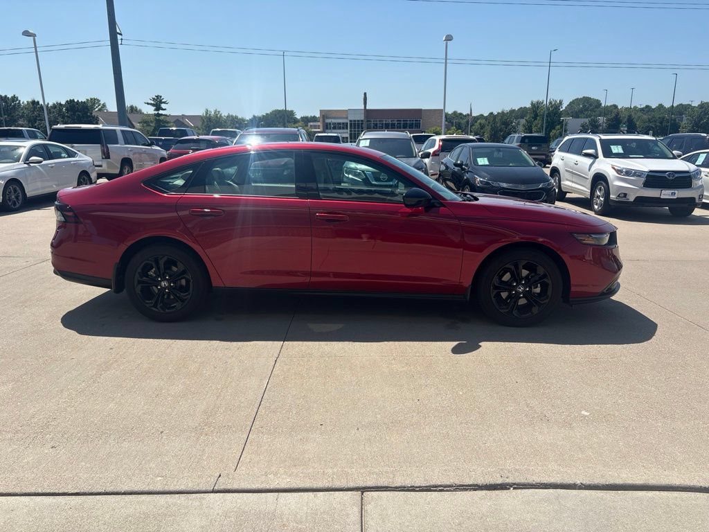 Certified 2025 Honda Accord SE image 4
