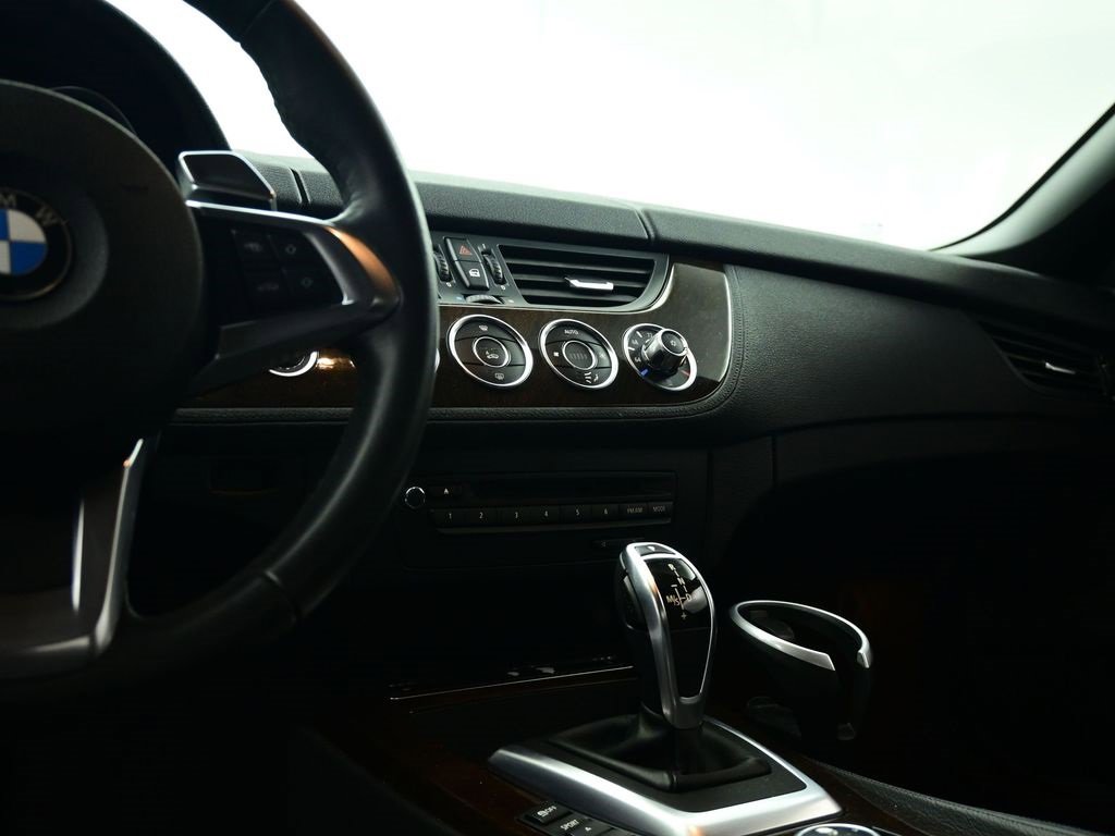 Used 2009 BMW Z4 sDrive35i image 9