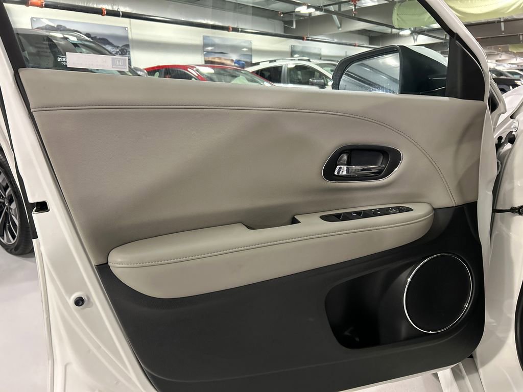 Used 2019 Honda HR-V Touring image 9