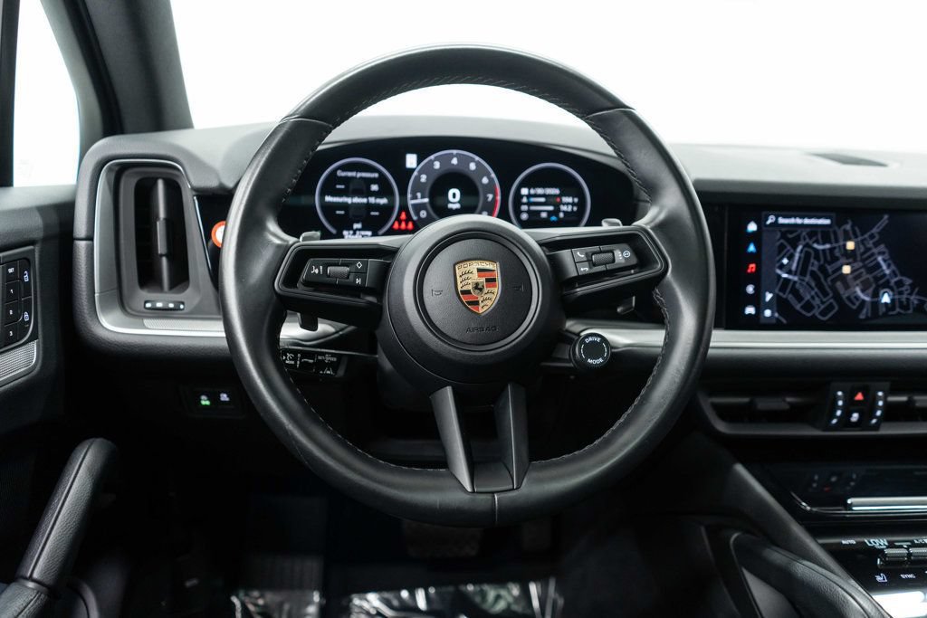Used 2024 Porsche Cayenne AWD/4WD image 16