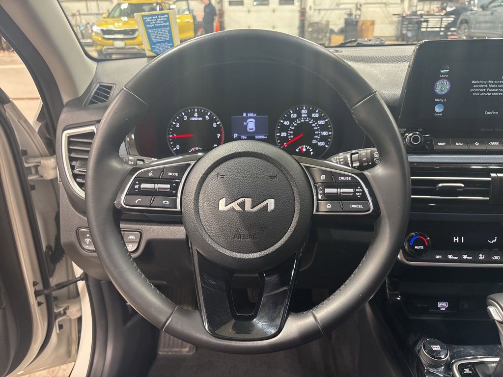 Used 2022 Kia Seltos Nightfall Edition image 7