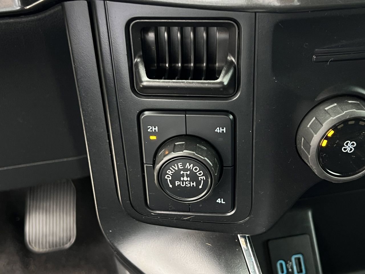 Used 2024 Ford F150 STX AWD/4WD image 10