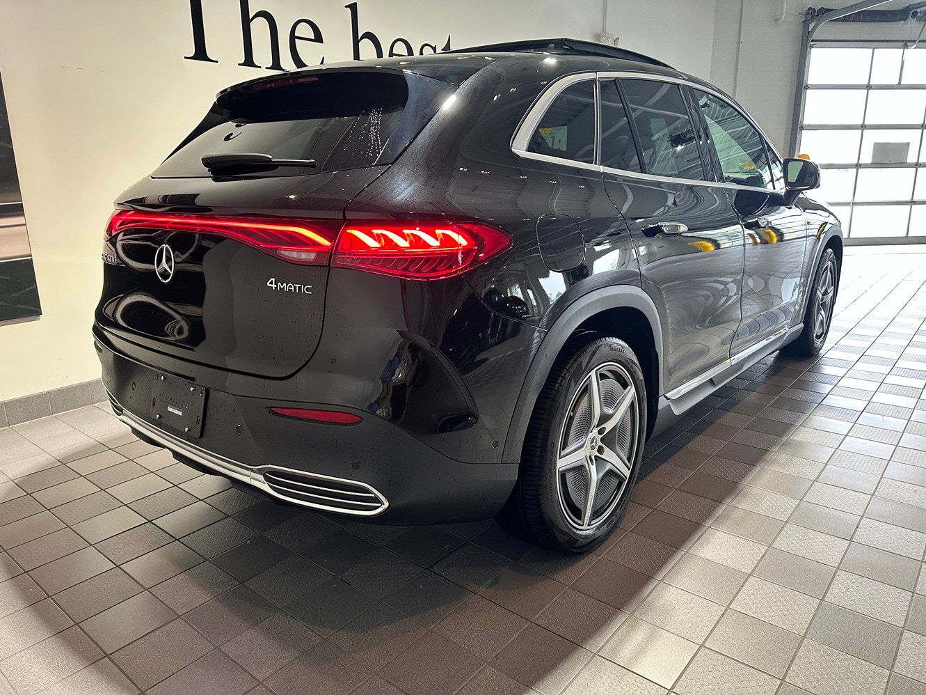 Used 2023 Mercedes-Benz EQE 500 4MATIC SUV image 4