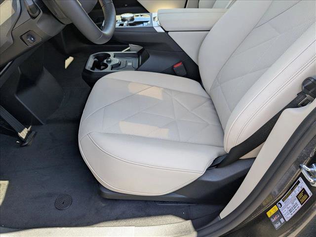 Used 2026 BMW iX xDrive60 image 4