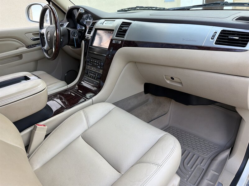 Used 2013 Cadillac Escalade ESV Premium AWD/4WD image 13