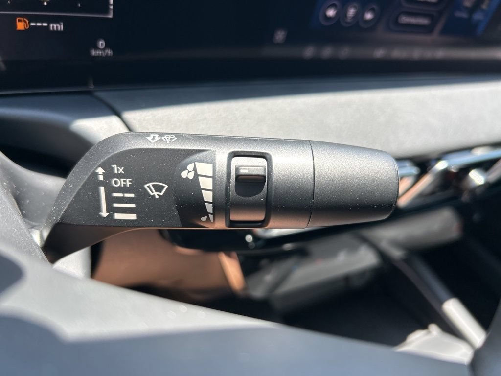 New 2026 Nissan Sentra SR w/ SR Premium Package FWD image 31