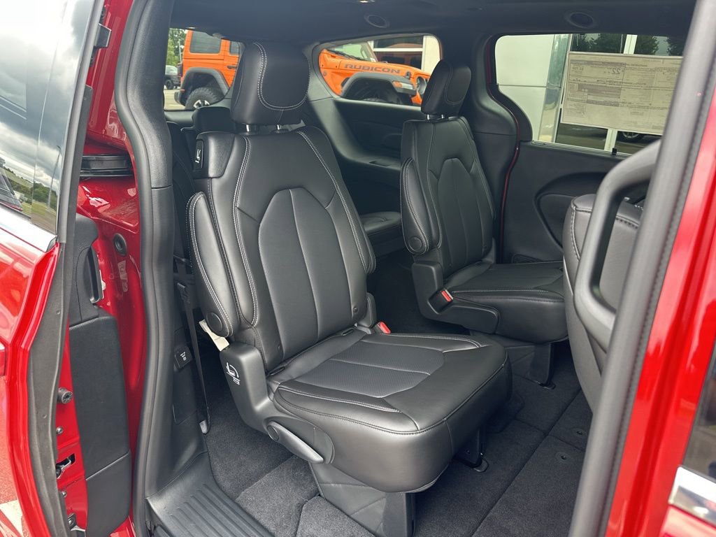 New 2026 Chrysler Pacifica Select FWD image 19